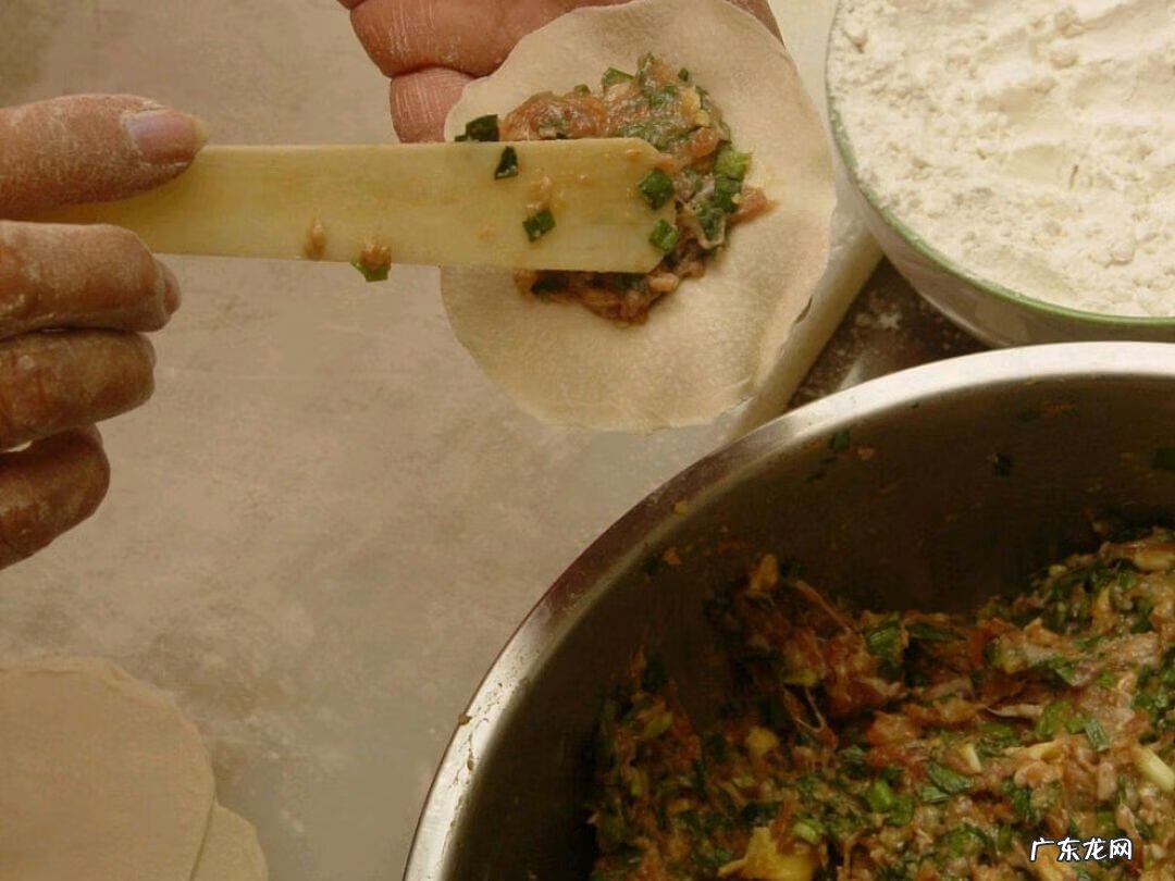 用不完的饺子皮新吃法 饺子皮的做法步骤