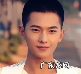 杨洋寸头发型叫什么名字 杨洋寸头照片军装
