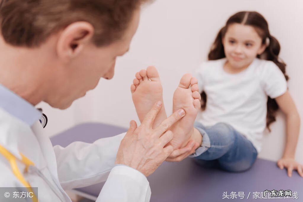 脚底板很痛怎么办 脚底板痛是怎么回事