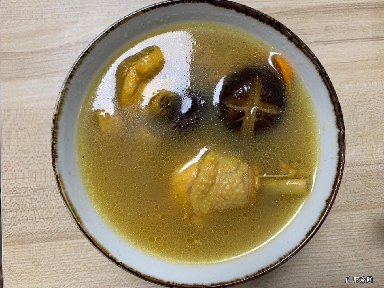 公鸡汤是下奶的吗是多大的公鸡 孕妇吃啥催奶