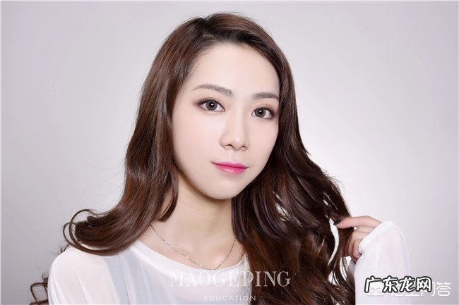 如何打造一个混血妆容?