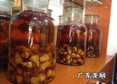 黑枸杞泡酒有什么好处和功效 黑枸杞泡酒有什么好处对人身体有害吗