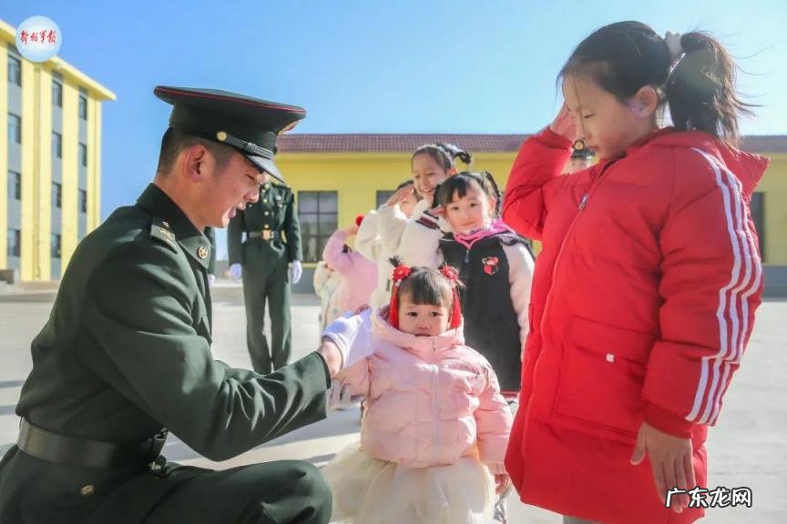 少先队队礼的含义是什么 少先队队礼的意思是什么