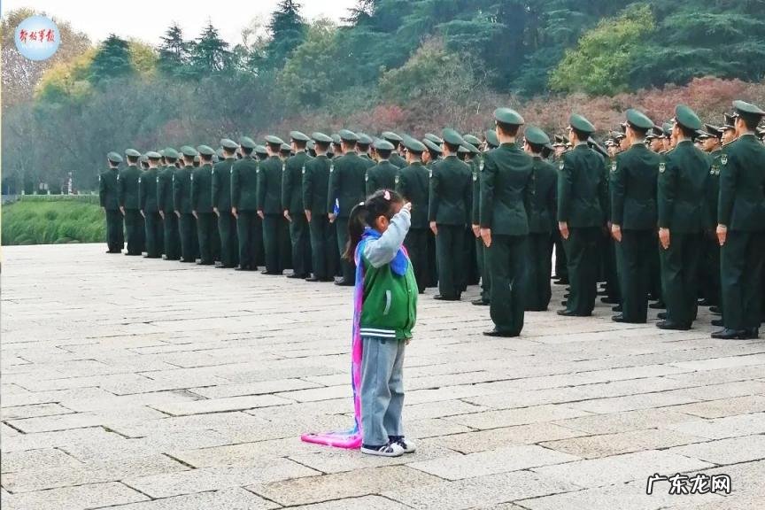 少先队队礼的含义是什么 少先队队礼的意思是什么