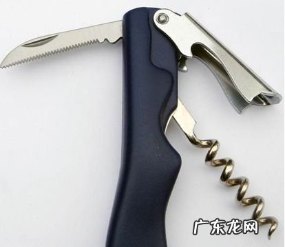蝴蝶开瓶器使用图解 啤酒开瓶器使用方法