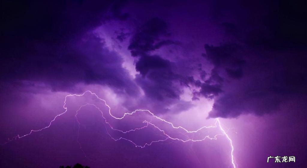 打雷可以玩手机吗有危险吗 打雷可以看电视吗