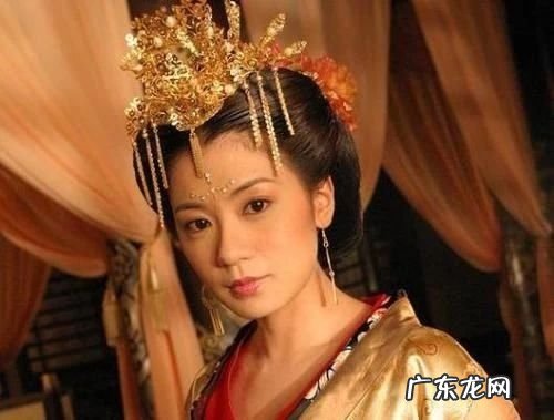 日月当空曌念什么 日月当空照下一句