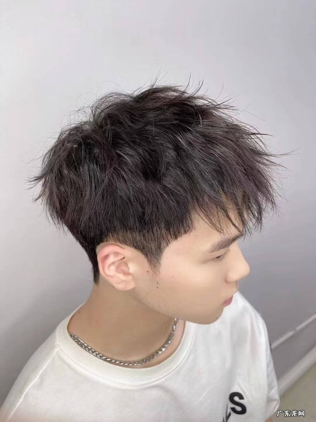 侧背发型用发蜡还是发泥 发蜡发泥发胶