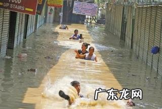 发生洪灾的自救方法至少四点 发生洪灾的自救方法以画的形式画下来