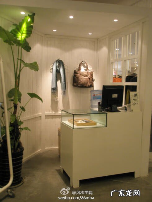 收银台可不可以放在楼梯前面 收银台背后是楼梯怎么化解