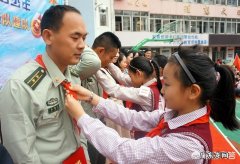 从长远发展看，小学班主任和大队辅导员哪个职位更好？