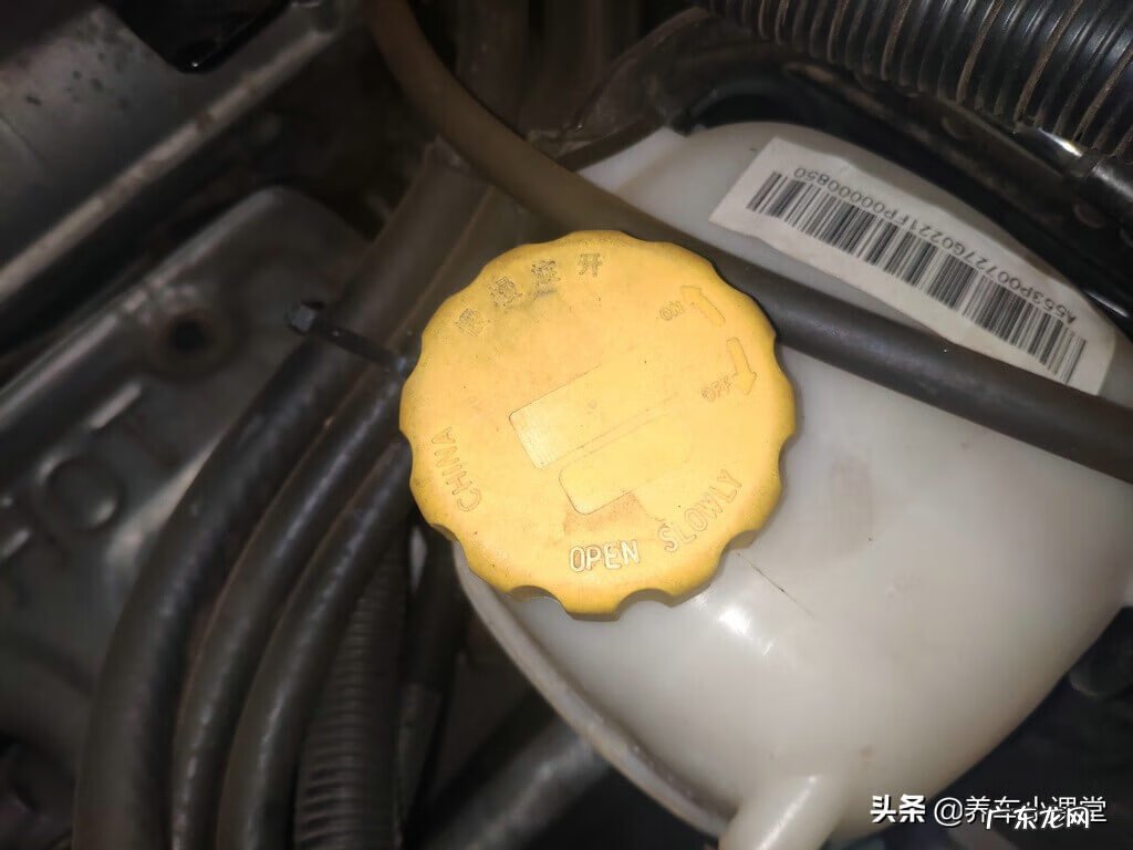 汽车暖风水管阀门在哪 汽车热水阀图