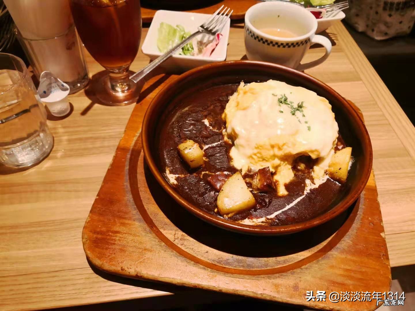 一个男人2到3年没有正经工作,不愿意上班,该离婚吗?