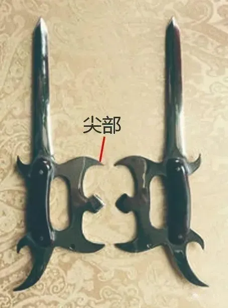 《白眉大侠》里面最出名的兵器该如何排名?