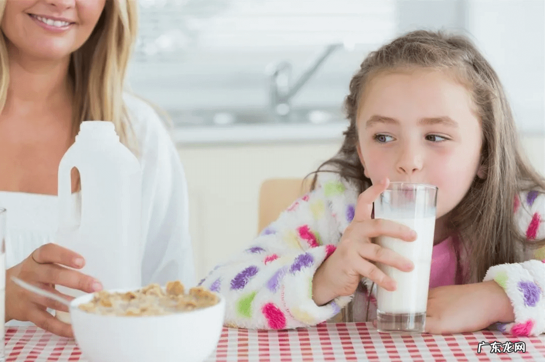 减肥期间饿了可以喝牛奶吗 减肥可以喝纯牛奶吗