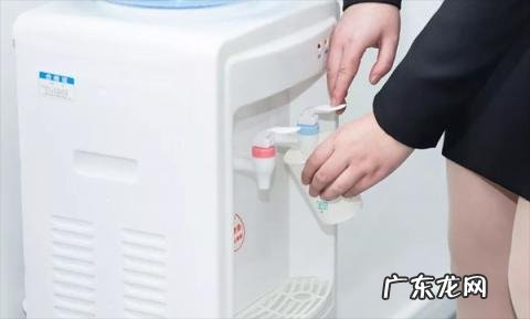 饮水机和茶吧机在家用哪个好用 茶吧机和饮水机的区别是什么?相比到底好在哪里