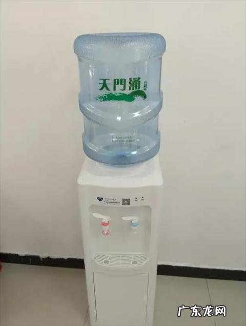 饮水机和茶吧机在家用哪个好用 茶吧机和饮水机的区别是什么?相比到底好在哪里