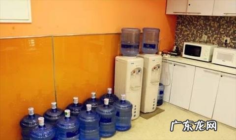 饮水机和茶吧机在家用哪个好用 茶吧机和饮水机的区别是什么?相比到底好在哪里