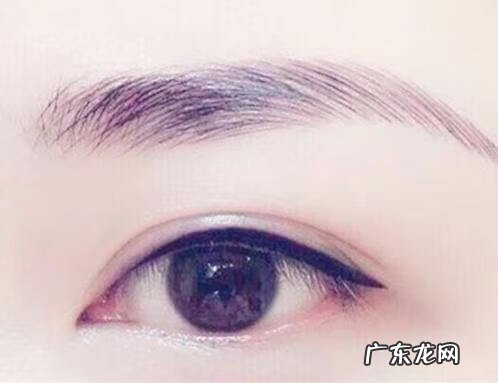 笑起来眼睛不一样大 笑起来眼睛一大一小面相