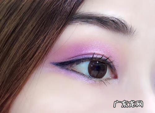 笑起来眼睛不一样大 笑起来眼睛一大一小面相