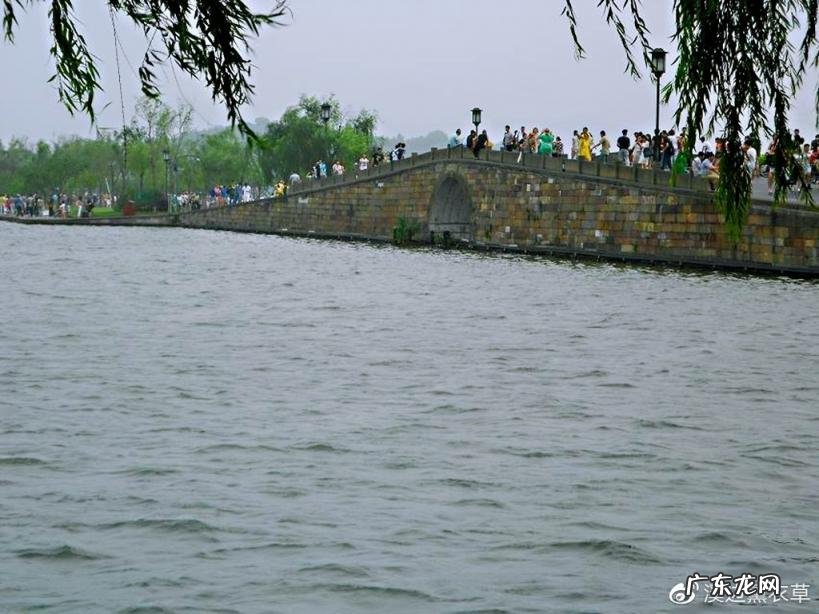 西湖最盛为春为月原文及翻译 西湖最盛为春为月文言文名字叫什么