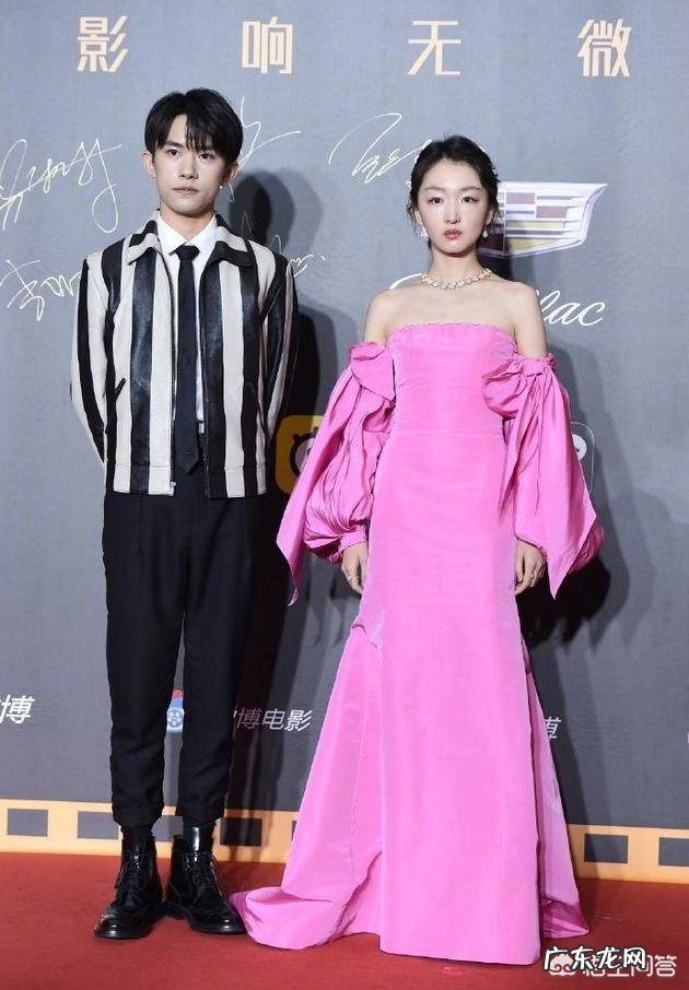 如何优雅地穿一字肩、小吊带和抹胸裙?