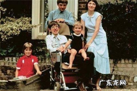 霍金为什么警告不要和外星人对话 霍金已经被外星人控制