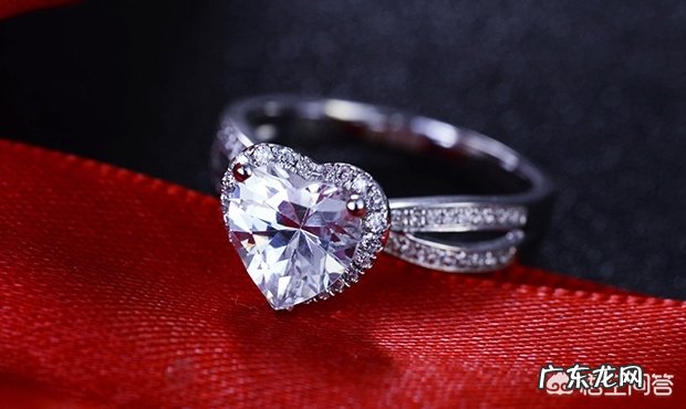 夏季婚纱该怎么选?如何搭配钻石婚戒?