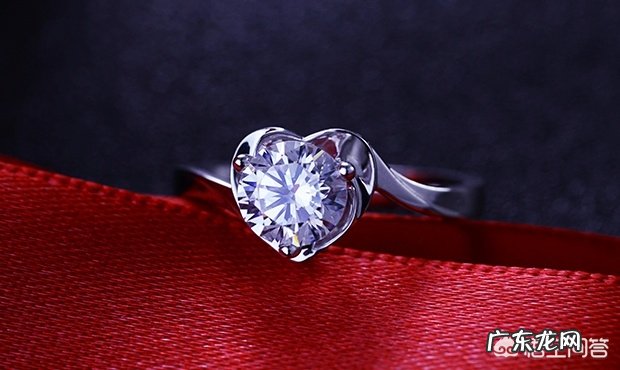 夏季婚纱该怎么选?如何搭配钻石婚戒?