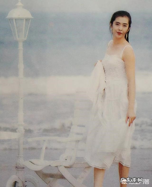 20年前妈妈们穿的衣服又开始流行了？这是一种倒退还是复古时尚？