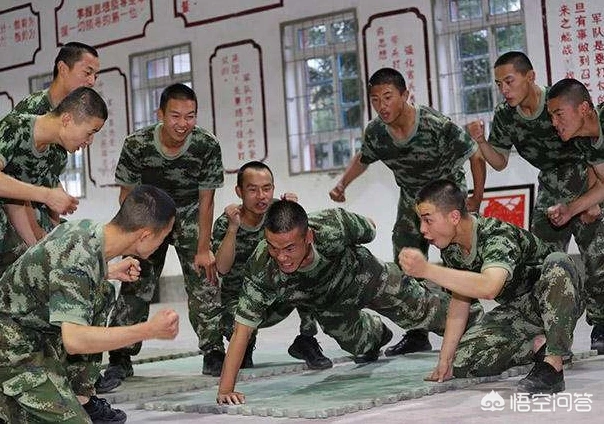 单手俯卧撑怎样练?