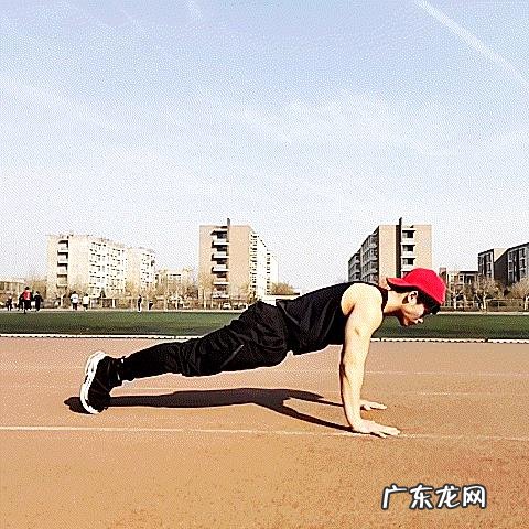 单手俯卧撑怎样练？