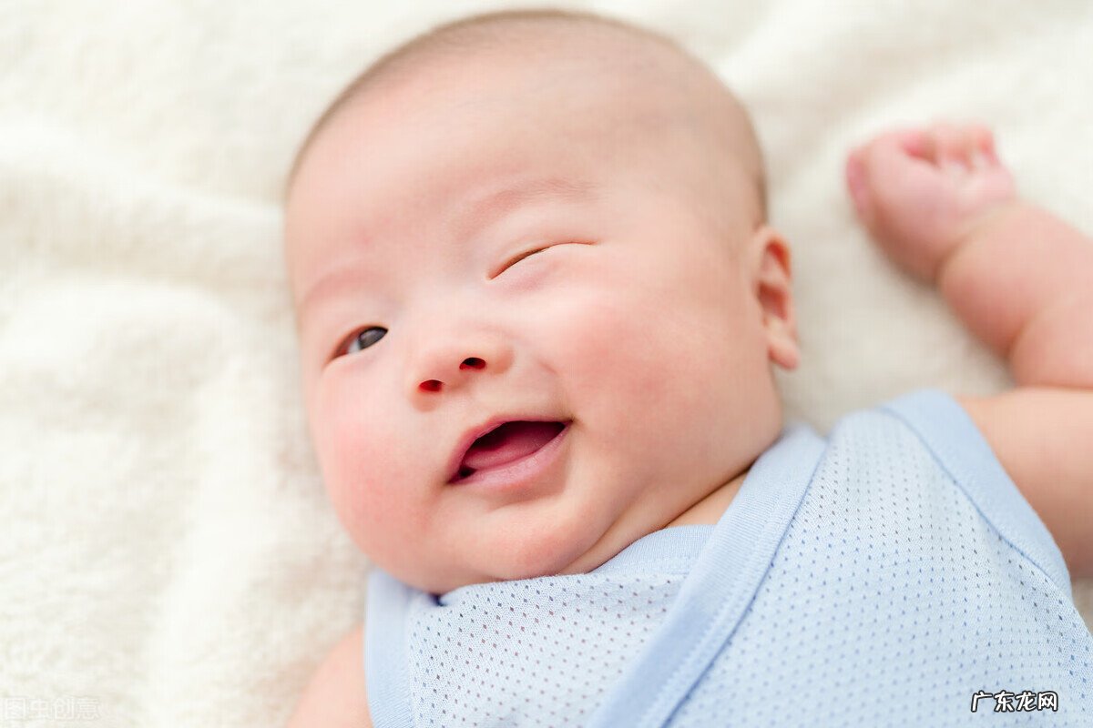 新生儿不睡觉吐奶 新生儿 睡觉 吐奶