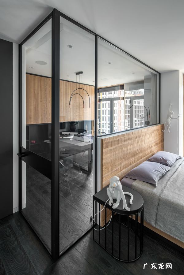 家用玻璃大门 家用玻璃门要怎么装饰才好看