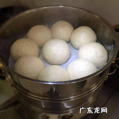 馒头蒸好后打开盖就瘪了怎么办 蒸馒头不回缩的窍门苏打