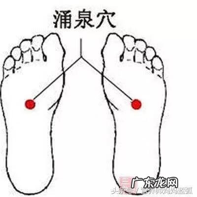 花椒姜盐泡脚的功效与作用 盐炒生姜艾叶有什么功效