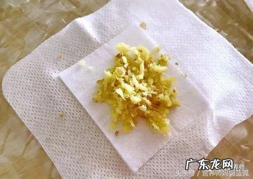 花椒姜盐泡脚的功效与作用 盐炒生姜艾叶有什么功效