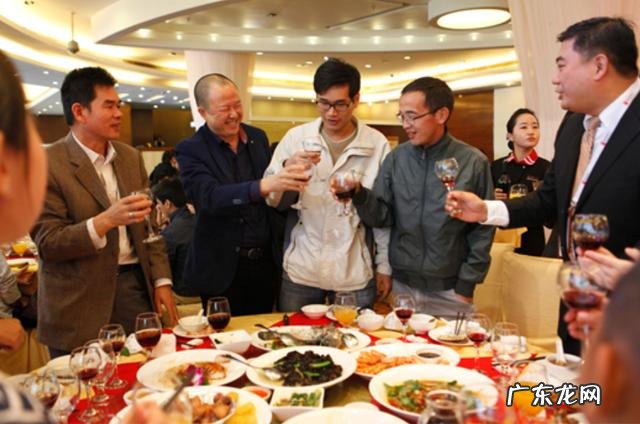 一般请客吃饭的理由 请客吃饭是自己点菜还是让客人点菜