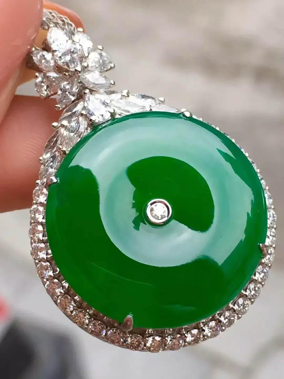 俗语-“善恶看嘴眼,穷富看手脚”有何道理?