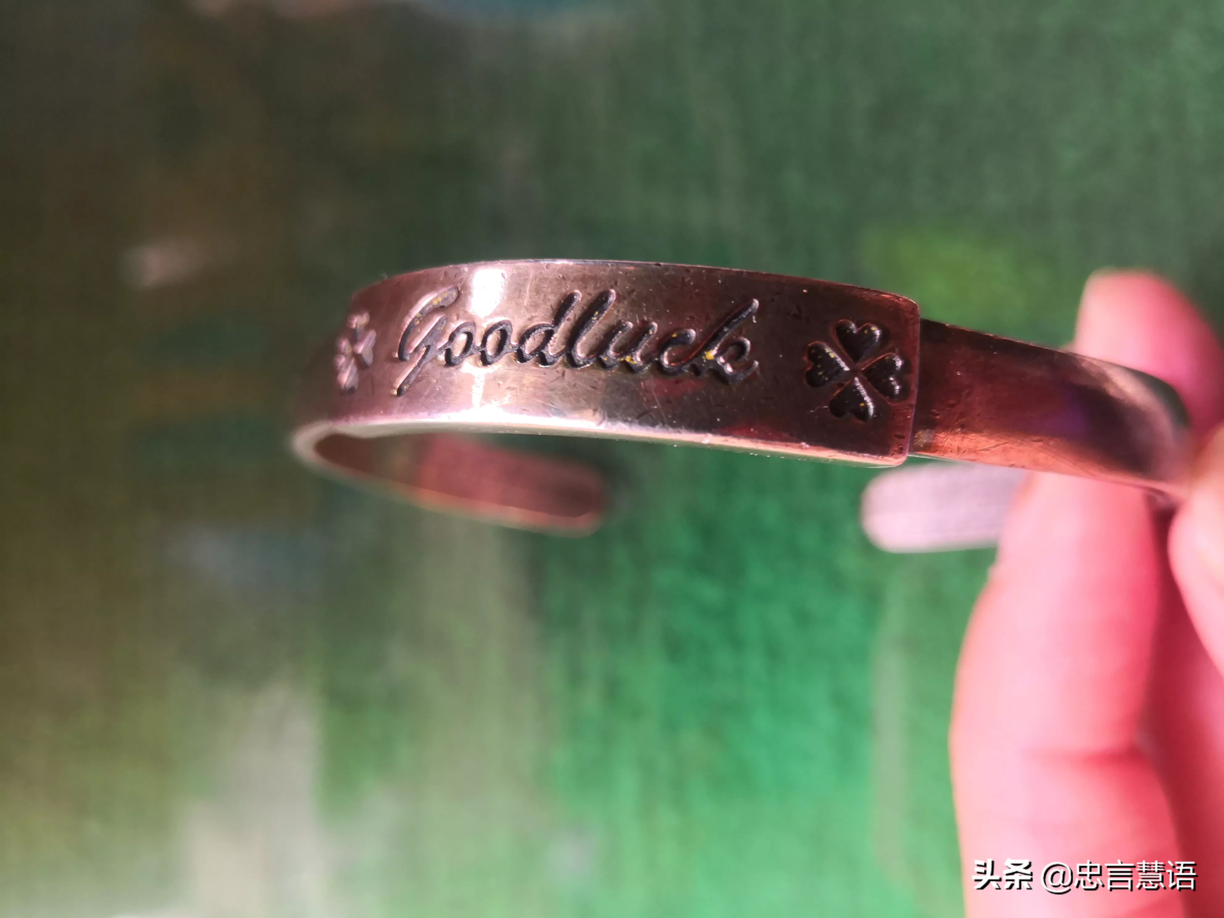 女性长期戴“银手镯”,是否会对身体产生影响?