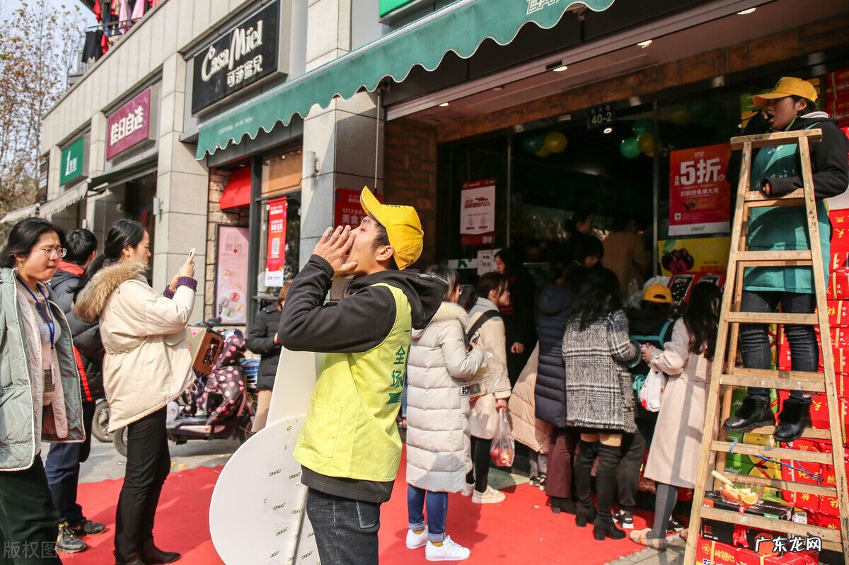 地摊水果怎么卖最吸引人 卖水果一天能挣多少钱