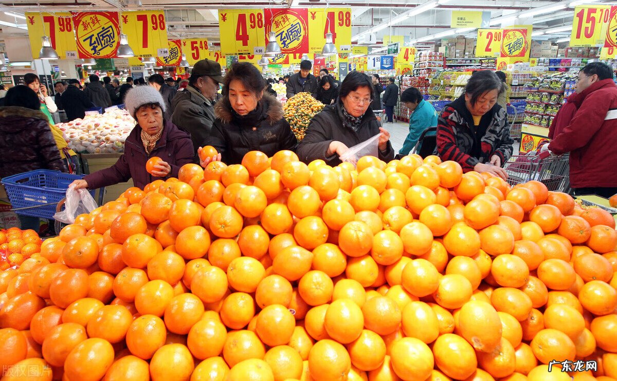 地摊水果怎么卖最吸引人 卖水果一天能挣多少钱