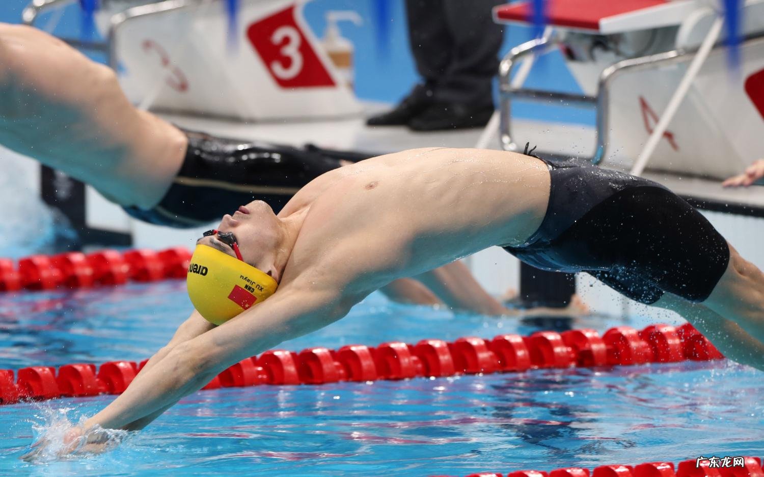 徐嘉余落泪 徐嘉余 感受到岁月的摧残