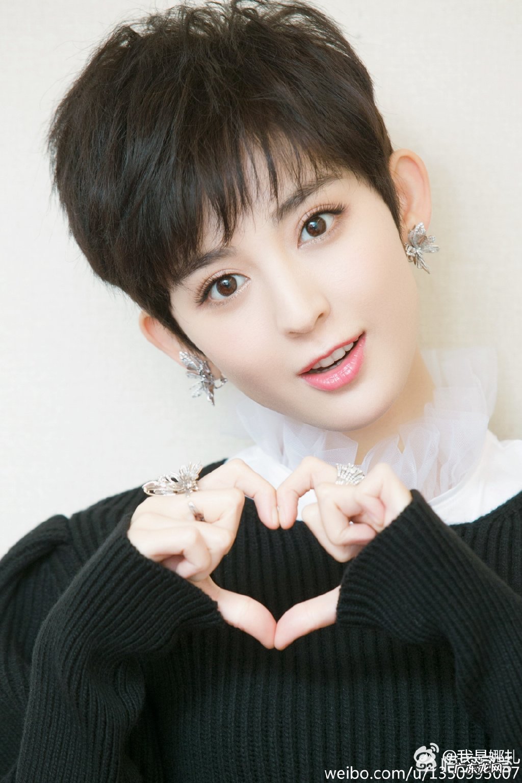 古力娜扎剪了个新发型很可爱,大家觉得春天男生女生适合剪什么样的发型?