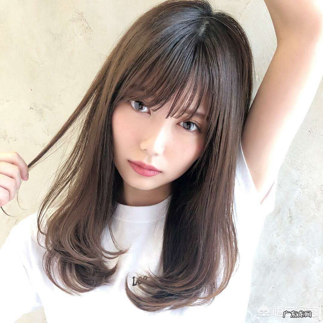 古力娜扎剪了个新发型很可爱,大家觉得春天男生女生适合剪什么样的发型?