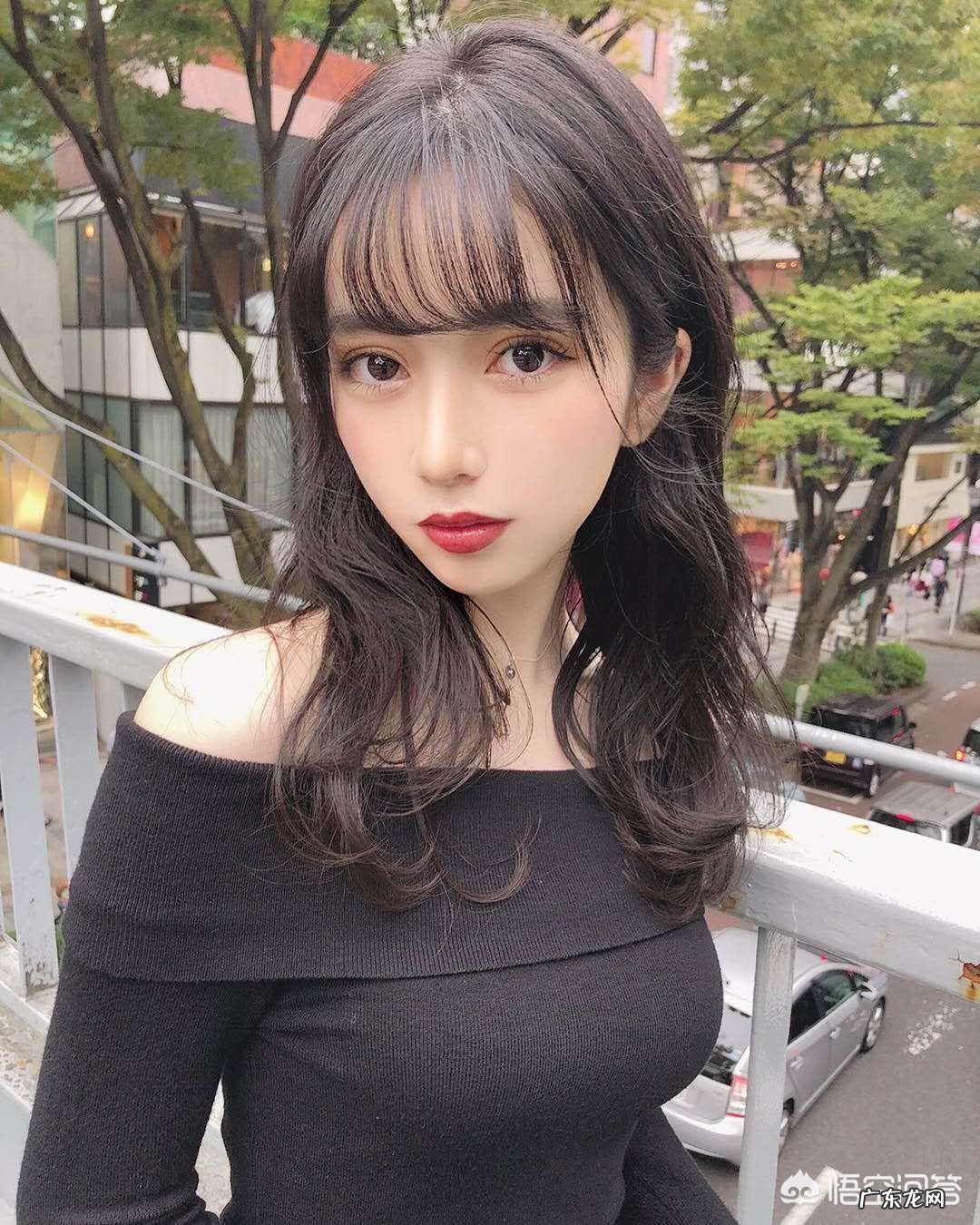 古力娜扎剪了个新发型很可爱,大家觉得春天男生女生适合剪什么样的发型?