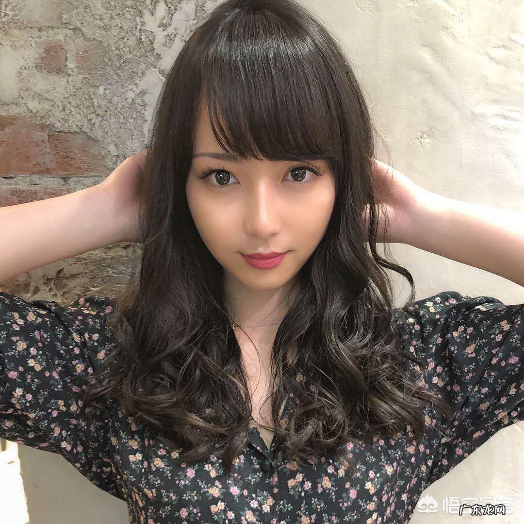 古力娜扎剪了个新发型很可爱,大家觉得春天男生女生适合剪什么样的发型?