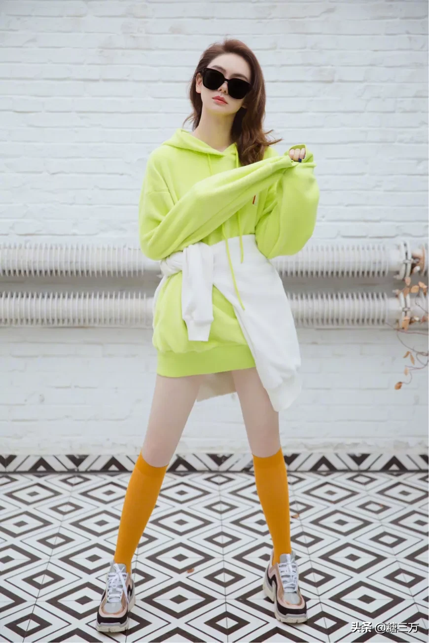 在这个收获的秋季,有哪些卫衣和裤子的搭配使你眼前一亮,很想尝试的穿法?