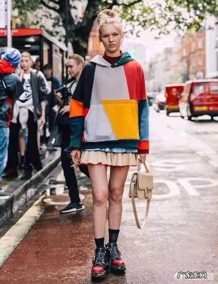 在这个收获的秋季,有哪些卫衣和裤子的搭配使你眼前一亮,很想尝试的穿法?