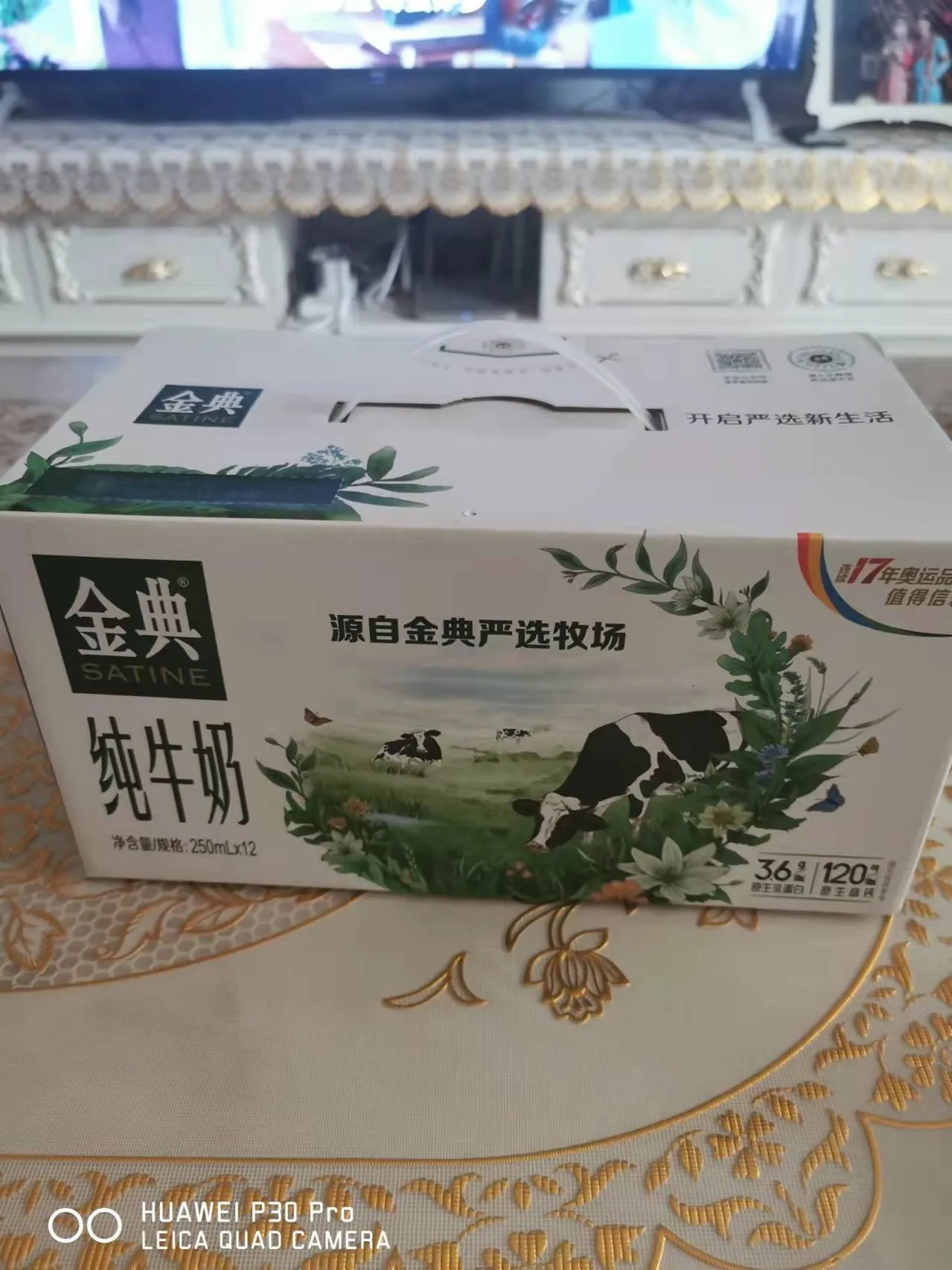 伊利为居民捐赠牛奶,有些人说是看人下菜碟?你怎么看?